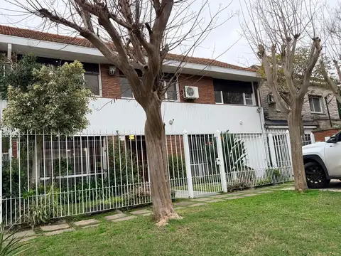 Casa en Alquiler en Martinez | 4 Dormitorios, Jardín, Pileta y Garage Doble