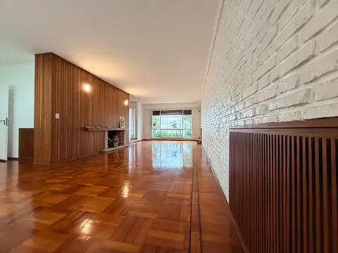 Casa en Alquiler con 1 cochera