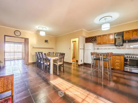 VENTA | PERMUTA - Local comercial   casa de 4 dormitorios, patio seco y cochera - Belgrano, Rosario 