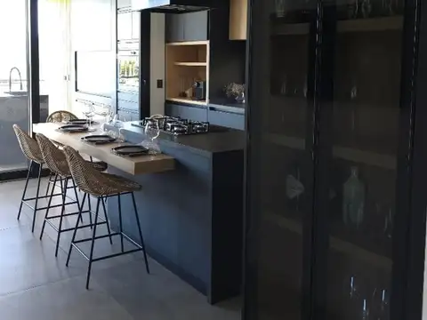 Casa 9 ambientes con 7 baños