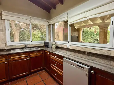 Casa en Venta con 4 cocheras