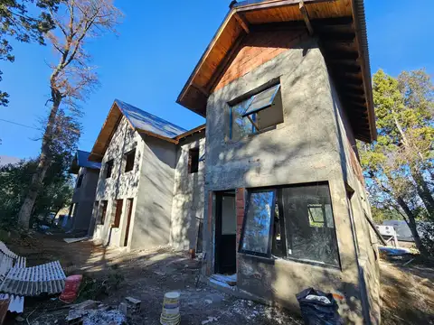 VENTA Casas de excelente calidad, financiación, UF 4, a 300 metros del centro de Villa La Angostura