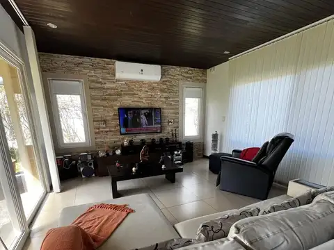 Casa en Venta con 4 cocheras