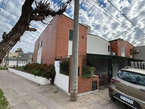 VENTA DEPTO 2 DORMIS CON COCHERA SOBRE ARISTOBULO