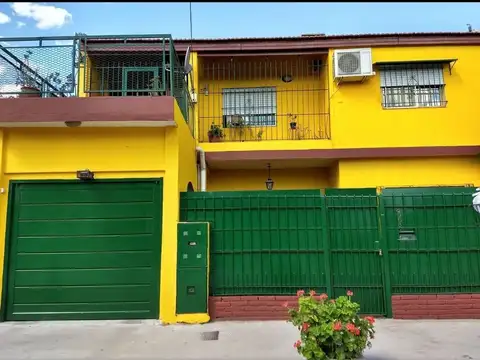 CASA MULTIFAMILIAR EN DOS PLANTAS GONZALEZ CATAN