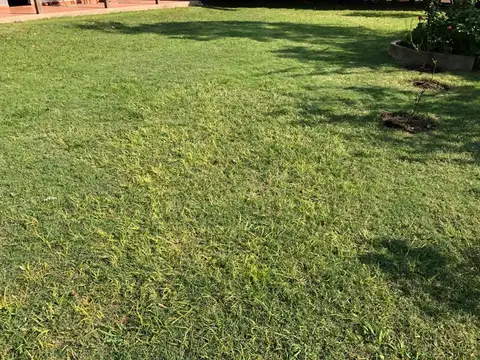 CASA AMERICANA CON GRAN PARQUE 1934 m2 - HURLINGHAM