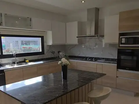 Casa en Venta en Chacras de Coria, USD 280.000