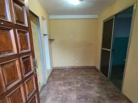 Casa 2 ambientes con 1 baño