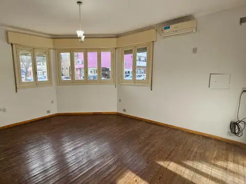 Casa en Alquiler con 1 cochera