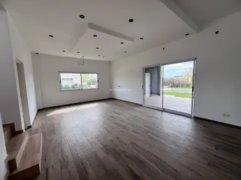 Casa en Venta en Horizontes al Sur, USD 240.000