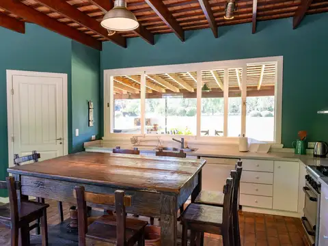 Casa en Venta con 4 cocheras