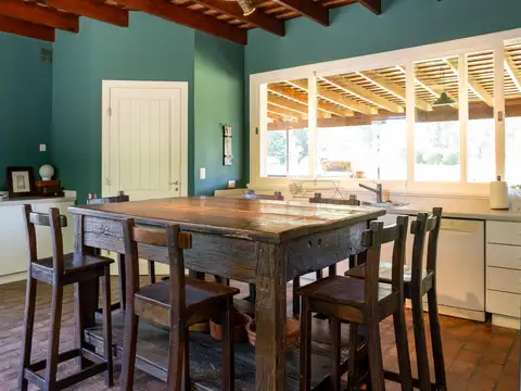 Casa 7 ambientes con 6 baños
