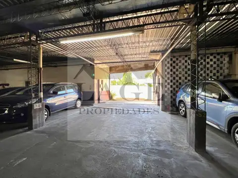 COCHERA AUTO GRANDE O CAMIONETA  1ER PISO X RAMPA
