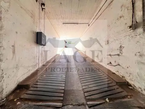 COCHERA AUTO GRANDE O CAMIONETA  1ER PISO X RAMPA
