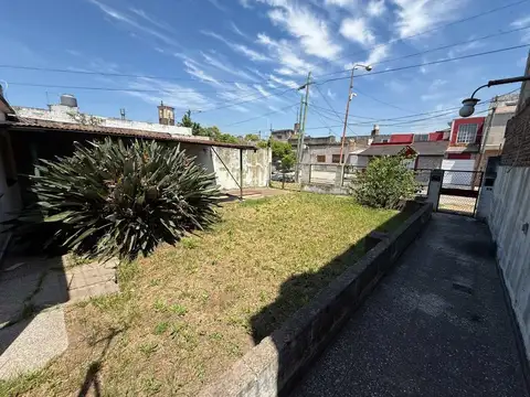 CASA EN VENTA DE 4 AMB. A REFACCIONAR LA MATANZA