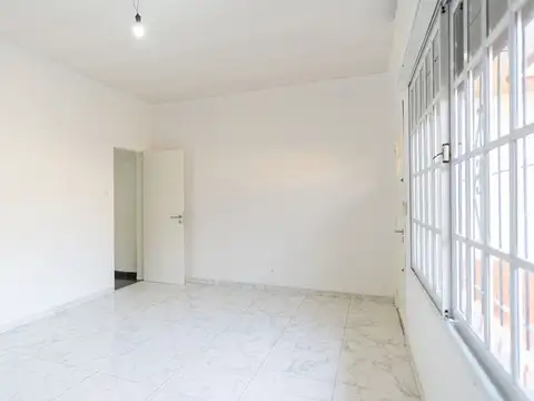 GRAN CASA EN BANFIELD ESTE!