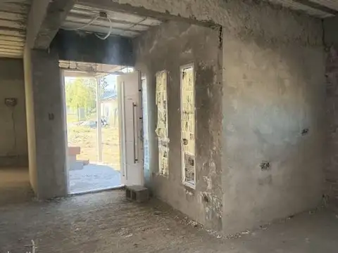 Casa 4 ambientes con 1 baño