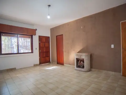 Venta  Casa Castelar - 2 Propiedades APTO CREDITO