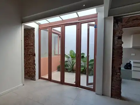 NO ES APTO CREDITO - Casa 4 ambientes totalmente remodelada en Villa Devoto