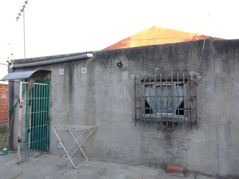 VENTA CASA GONZALEZ CATAN C/ JARDÍN SOBRE ASFALTO