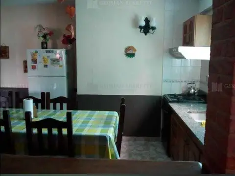 Casa en Venta con 3 cocheras