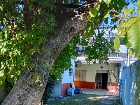 SE VENDE PROPIEDAD TIPO PH DE DOS DORMITORIOS CON COCHERA