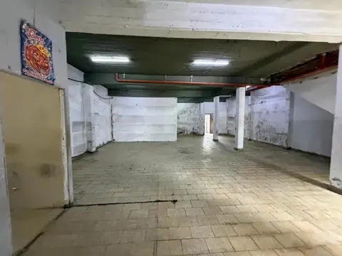 Excelente local comercial sobre Yrigoyen Guernica