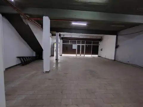 Excelente local comercial sobre Yrigoyen Guernica