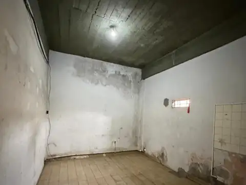 Excelente local comercial sobre Yrigoyen Guernica
