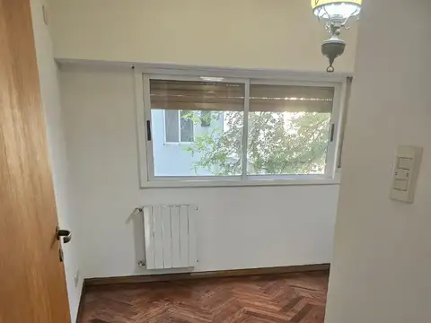 HERMOSO SEMIPISO AL FRENTE CON BALCON Y COCHERA EN PEDRO GOYENA