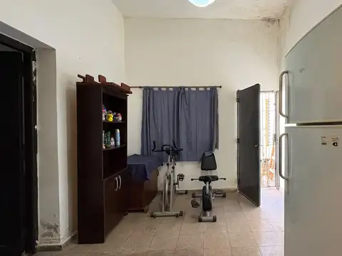 Casa 5 ambientes con 1 baño