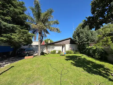 Casa de 3 amb con parque y Depto de 3 amb.