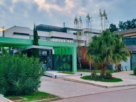 VENTA COCHERA CUBIERTA EN SOTAVENTO, CANNING