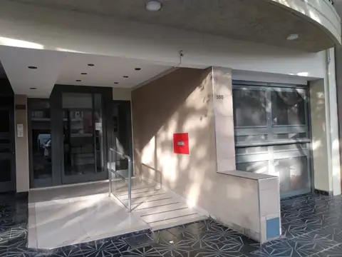 Oportunidad  Semi Piso Al Frente Con Balcon y Cochera Cubierta(Alquilado)