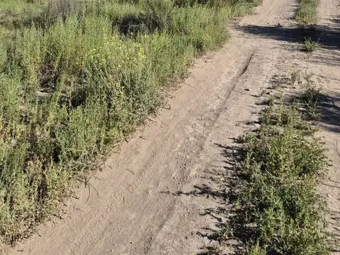 Paraje el Tropezon (con acceso desde Ruta Nacional 143 a 600 metros por servidumbre de paso.