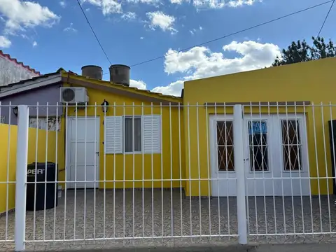 VENTA CASA 2 DORMITORIOS /COCHERA /PATIO /DEPOSITO