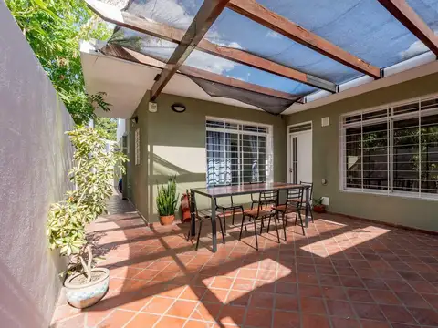 VENTA - Casa  de 2 dormitorios con terreno - Barrio Belgrano,  Rosario.