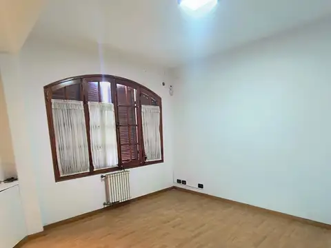 Casa en Alquiler con 1 cochera