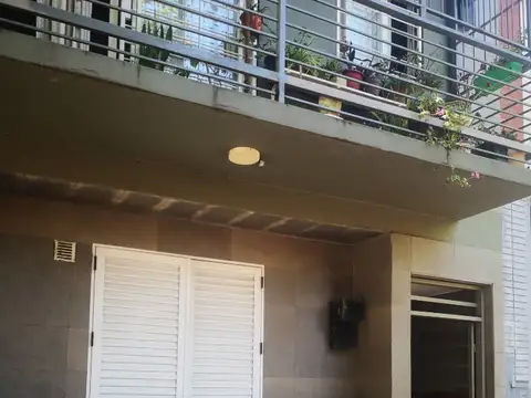 VENTA   2 Ambientes. Lavadero Vestidor  Muy luminoso Baja Expensas    Ibera al 6000