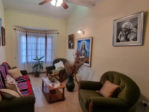 Casa 11 ambientes con 4 baños