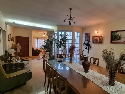 Venta Casa 4/5 dormitorios y piscina en Guadalupe