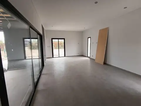 COCUCCI IINMOBILIARIA VENDE: excelente casa en barrio Carrascal