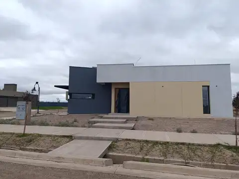 Casa 3 ambientes con 3 baños