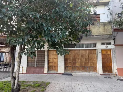 TIPO CASA AL FRENTE CON ENTRADA INDEPENDIENTE Y GARAGE