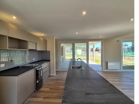 Casa 4 ambientes con 4 baños