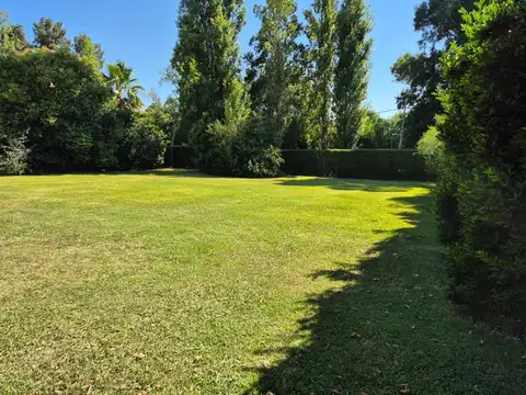 EN VENTRA LOTE EN BARRIO ST MATHEW'S - PILAR