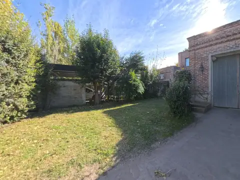 Galpón con vivienda en venta sobre acceso principal de Suipacha