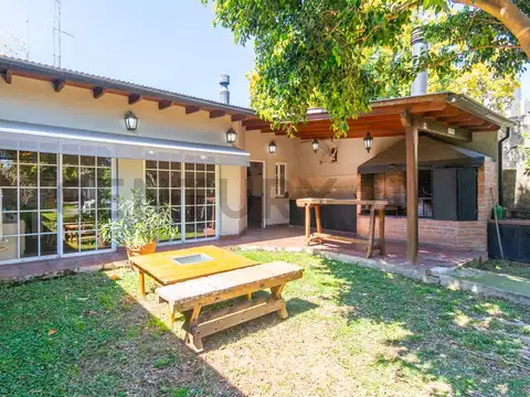 Casa 5 amb jardin y quincho PERMUTA APTO CREDITO
