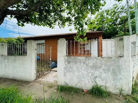 Casa 7 ambientes con 2 baños