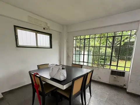 Casa 8 ambientes con 3 baños